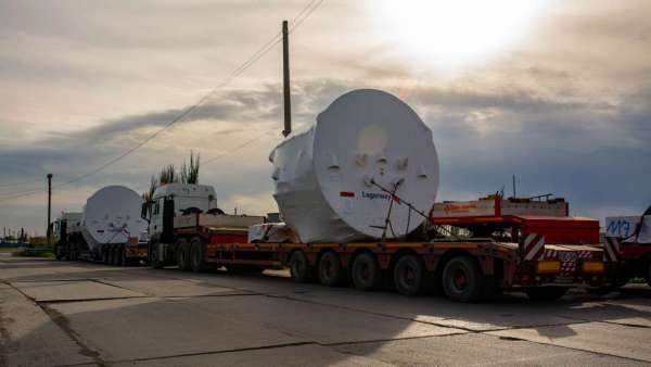 Transportation of large-sized equipment (Gondola, hub, generator) to the territory of the Kochubeyevskaya wind farm construction site.