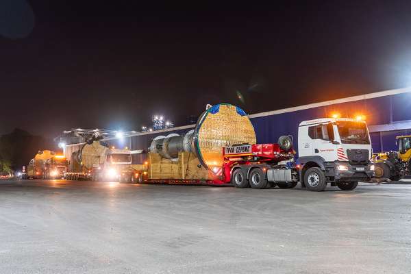 Transportation of large-sized heavy equipment in Tobolsk